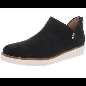 Dr. Scholl's Incredible Leather Almond Toe Sneaker